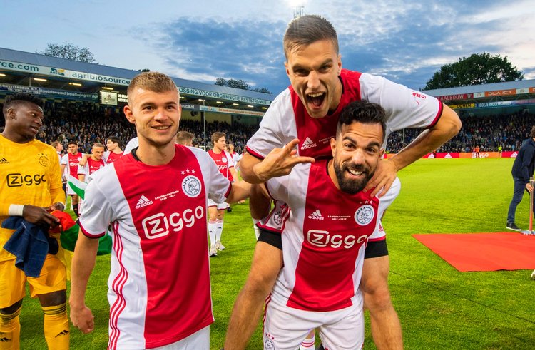 通过鼓励穆 通过鼓励穆