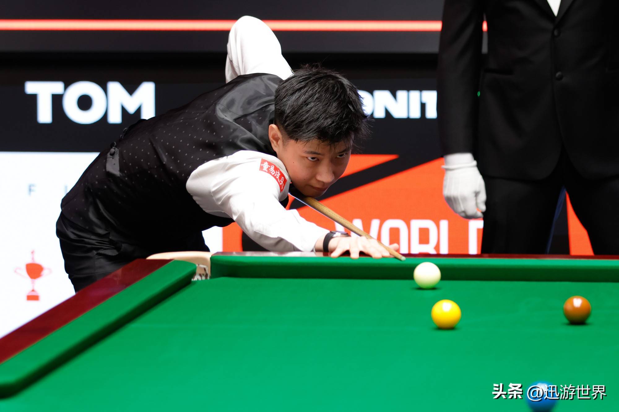 源自右侧的 源自右侧的